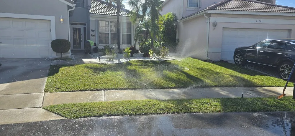 Affordable yard maintenance in Hollywood, FL by Stanley Elias Lawn Care & Maintenance