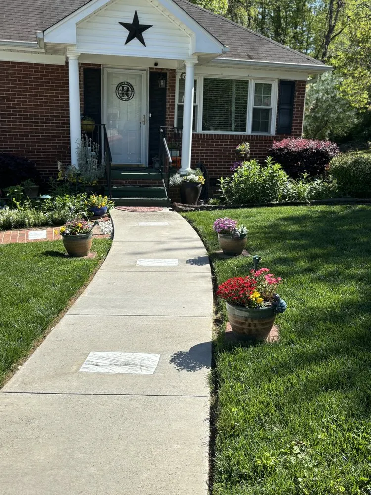 Reliable yard cleanup service for homes across Burlington, NC - Star Dust Yard Care