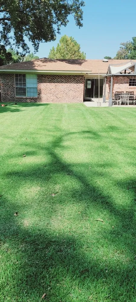 Trusted outdoor landscaping for residential properties across Hattiesburg, MS - Star Lawns