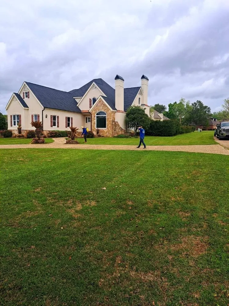 Local outdoor landscaping in Hattiesburg, MS by Star Lawns