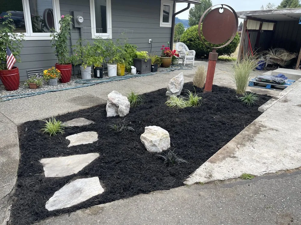 Expert yard maintenance in Massillon, OH by Starr Scapes