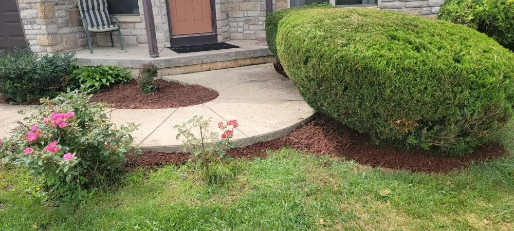 Reliable garden landscaping experts serving Ottawa, IL - Starved Rock Property Maintenance