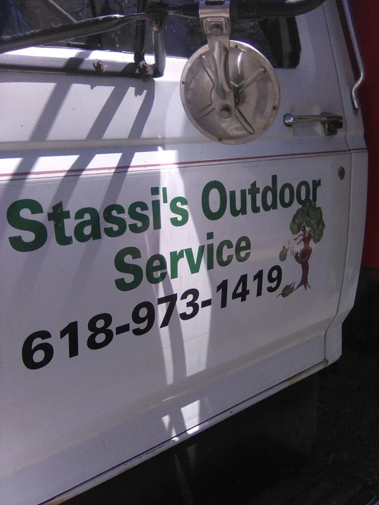 Custom garden landscaping experts serving Bethalto, IL - Stassi's Outdoor Services