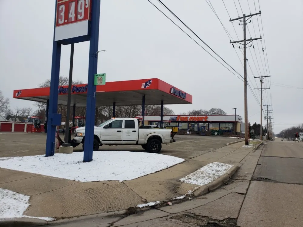 Reliable lawn mowing service for year-round maintenance in Poplar Grove, IL by Stateline Cityscapes