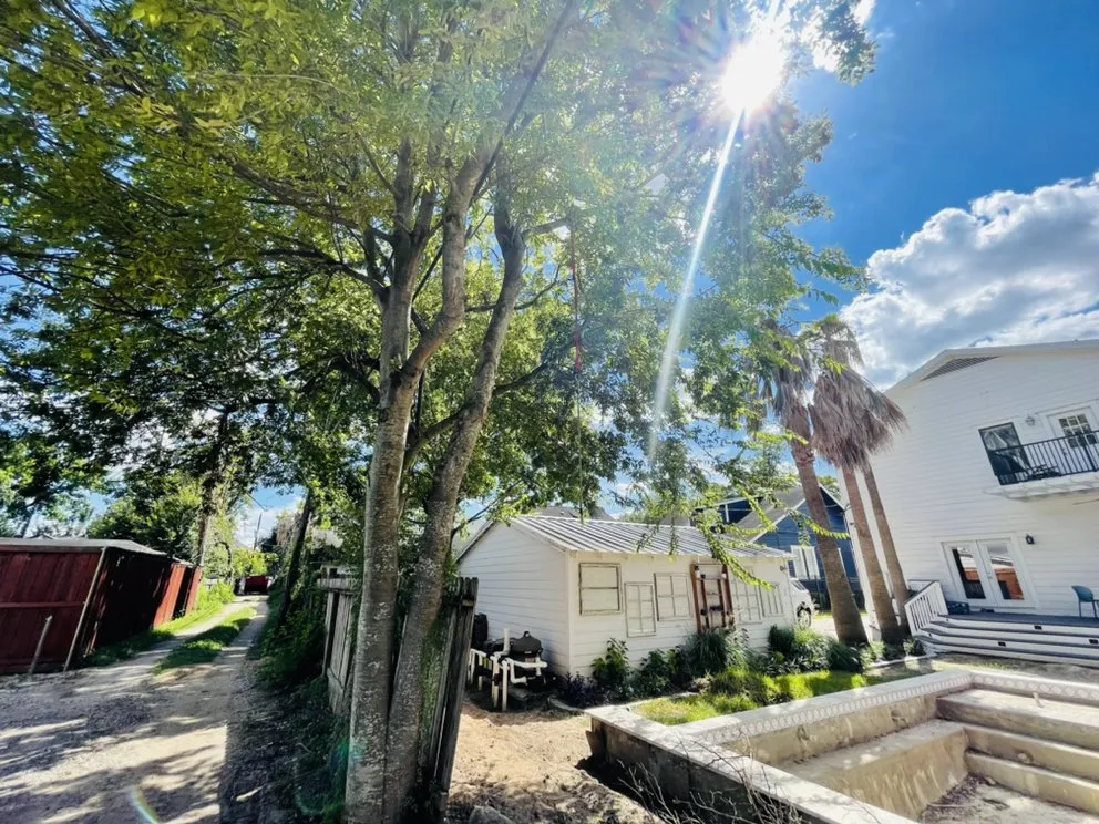 Professional lawn mowing service experts serving Houston, TX - Statera Solutions