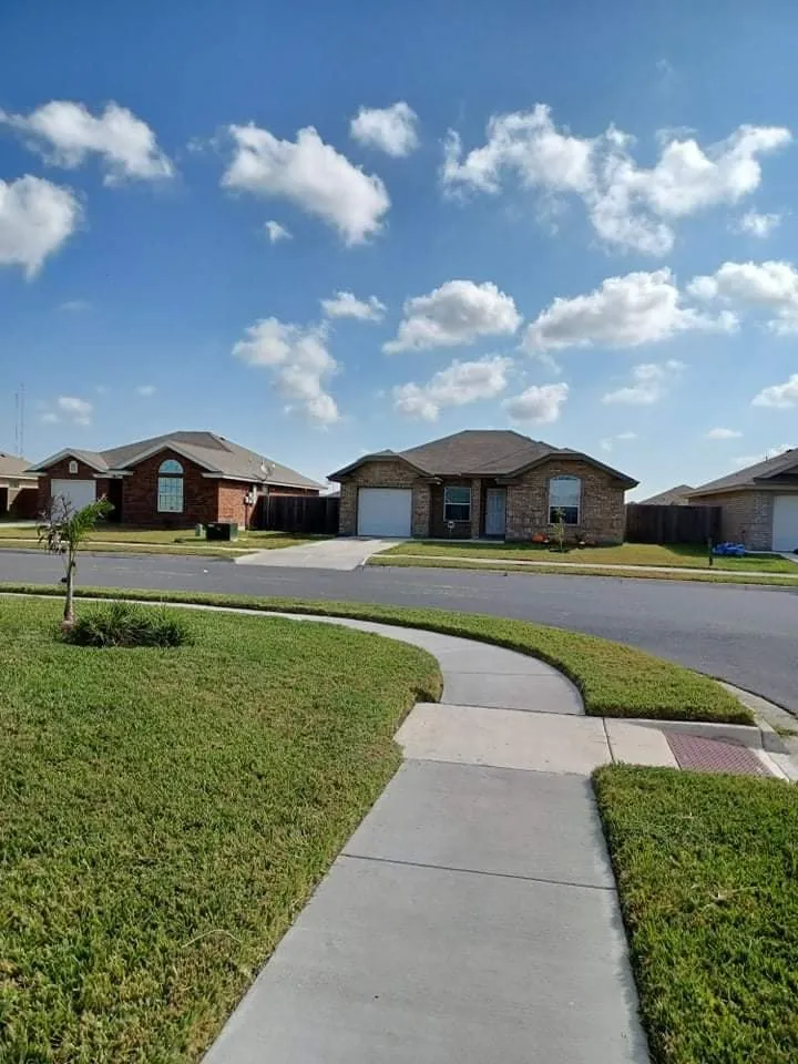 Affordable garden landscaping in Brownsville, TX by STEEL LAWN CARE