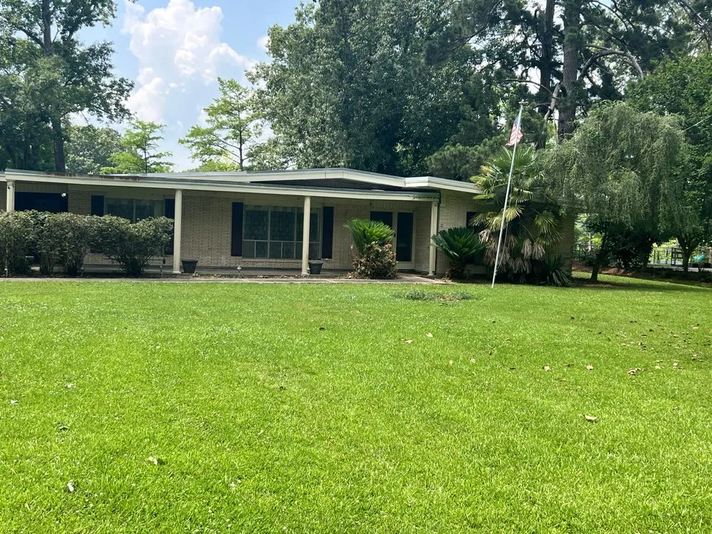 Local lawn mowing service in Monroe, LA - Steel Lawncare