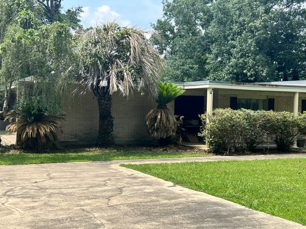 Custom yard maintenance in Monroe, LA by Steel Lawncare