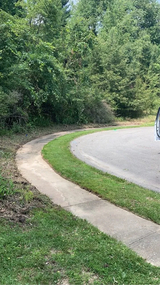 Affordable lawn mowing service experts serving New Castle, PA - Steel Valley Maintenance