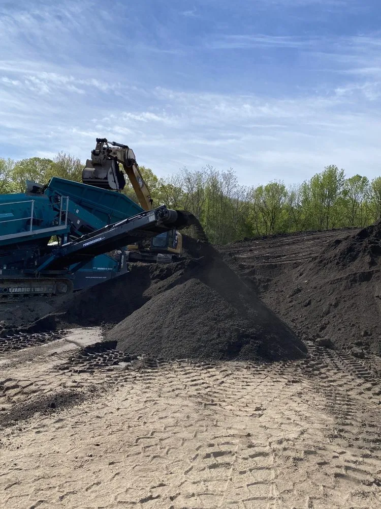 Reliable yard maintenance in Old Westbury, NY by Steele Contracting