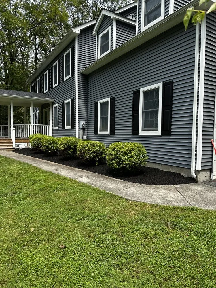 Expert yard cleanup service in Pine Bush, NY by Steinard’s Landscaping