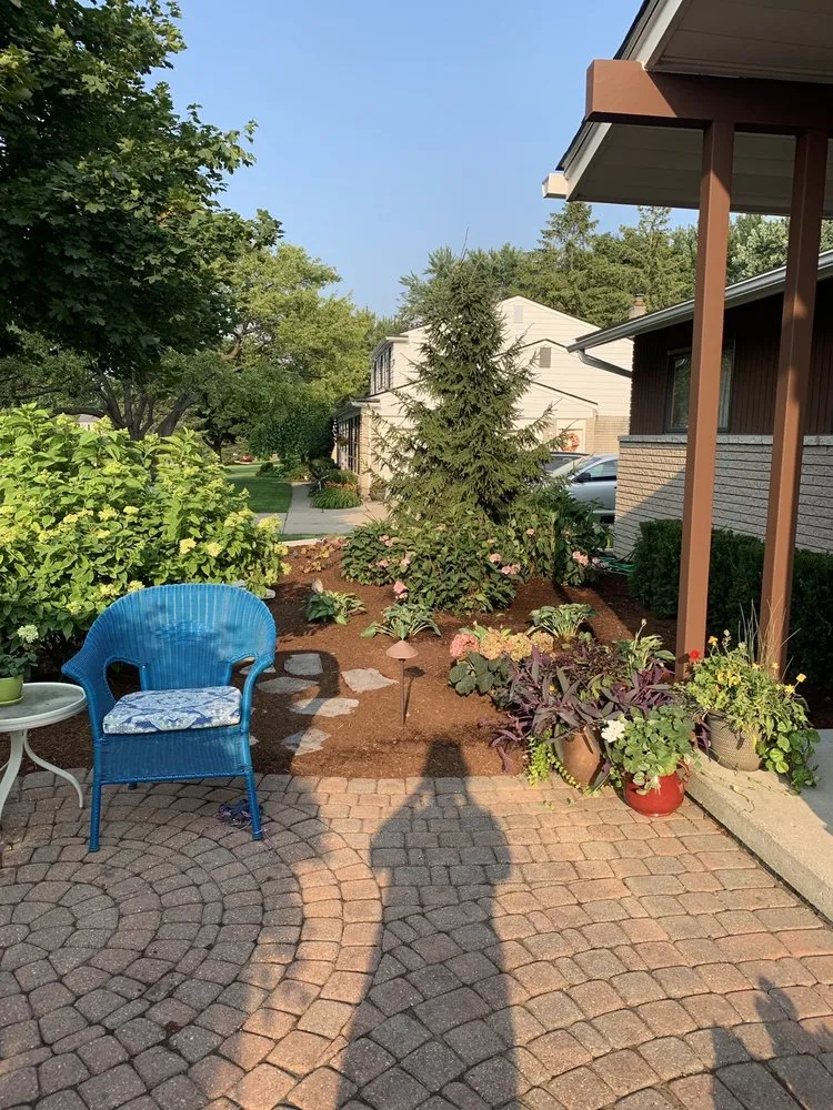 Custom landscaping services in Farmington Hills, MI by Steinkopf Nursery