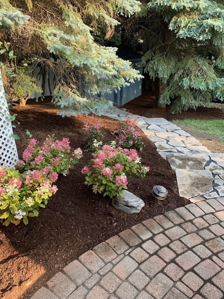 Top-rated landscaping services in Farmington Hills, MI by Steinkopf Nursery