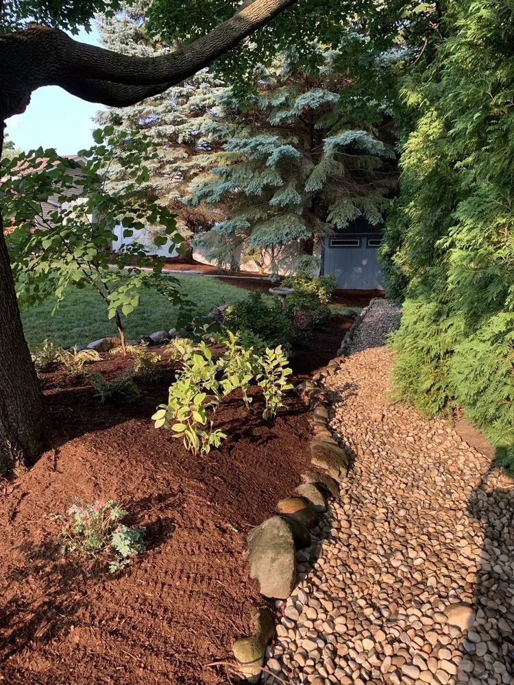 Custom outdoor landscaping in Farmington Hills, MI by Steinkopf Nursery