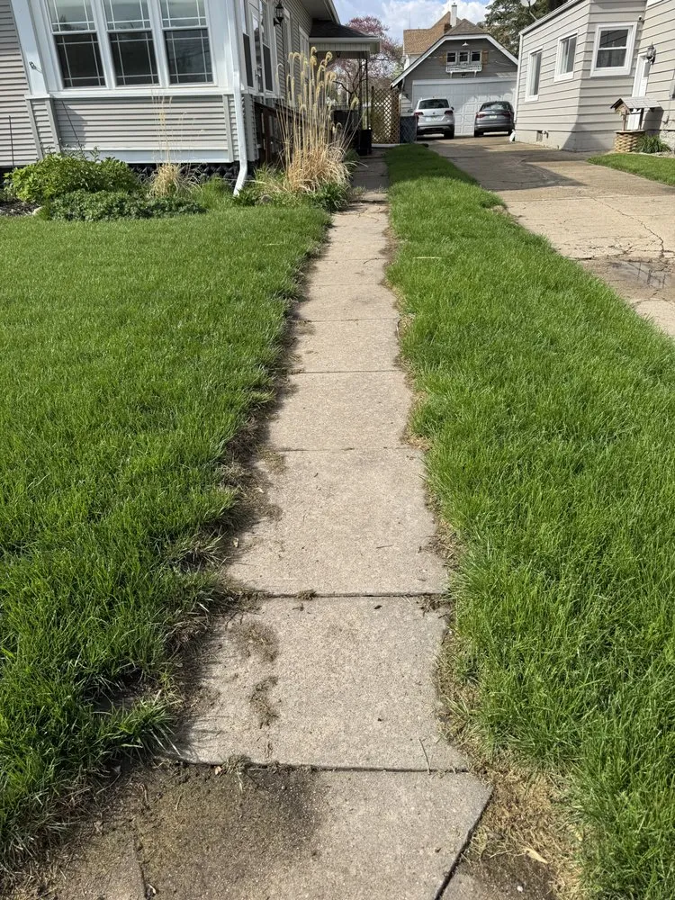 Affordable lawn care service near you in Earling, IA by Steinkuehler’s Edging