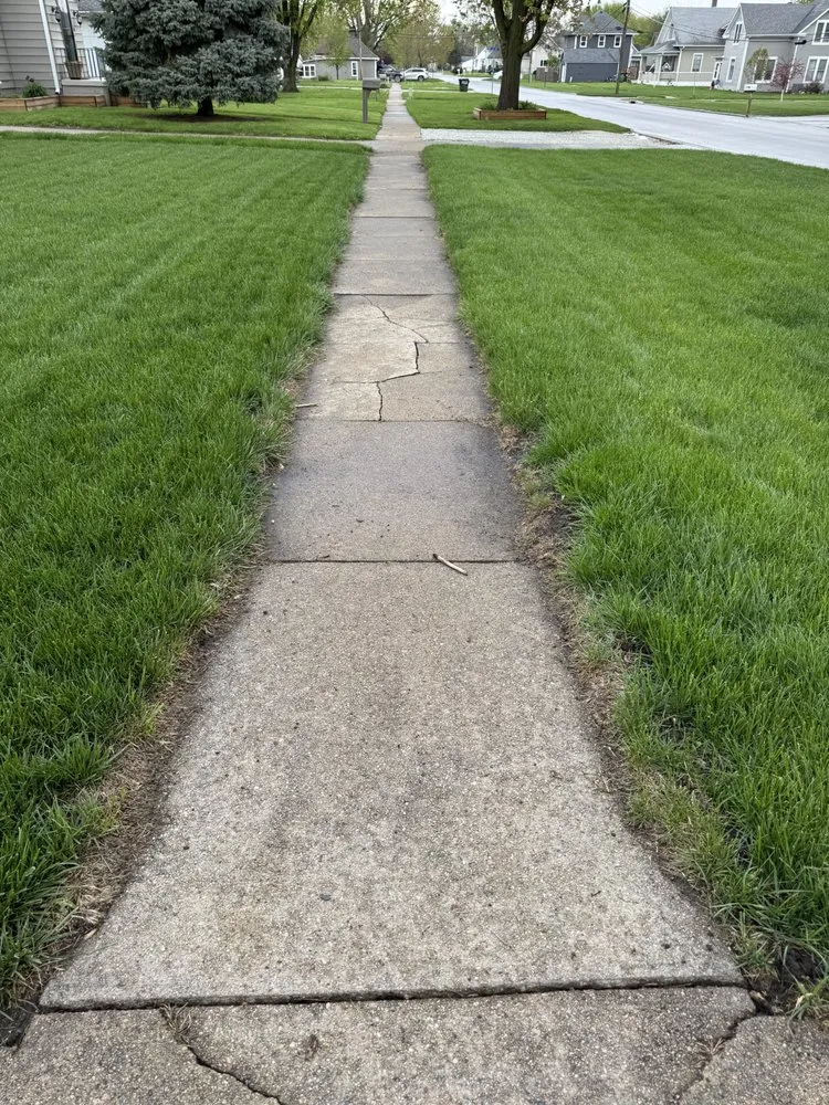 Custom landscape installation in Earling, IA by Steinkuehler’s Edging