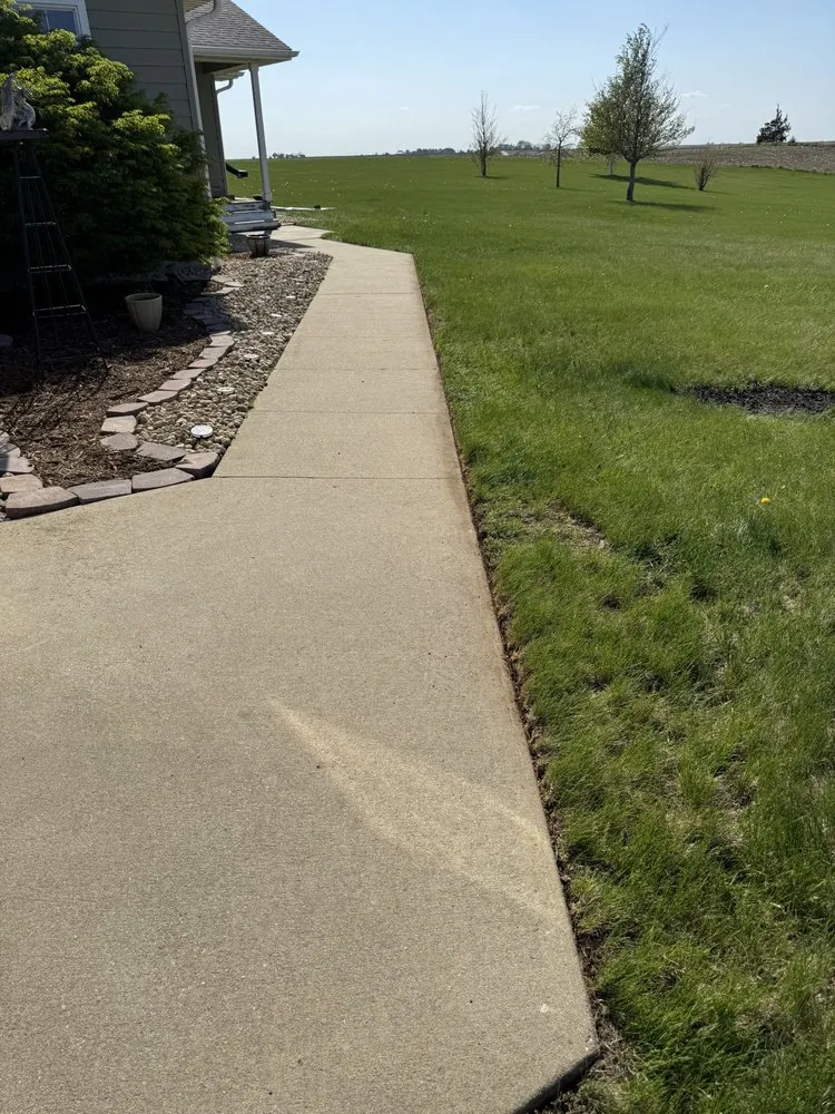 Local lawn mowing service in Earling, IA by Steinkuehler’s Edging