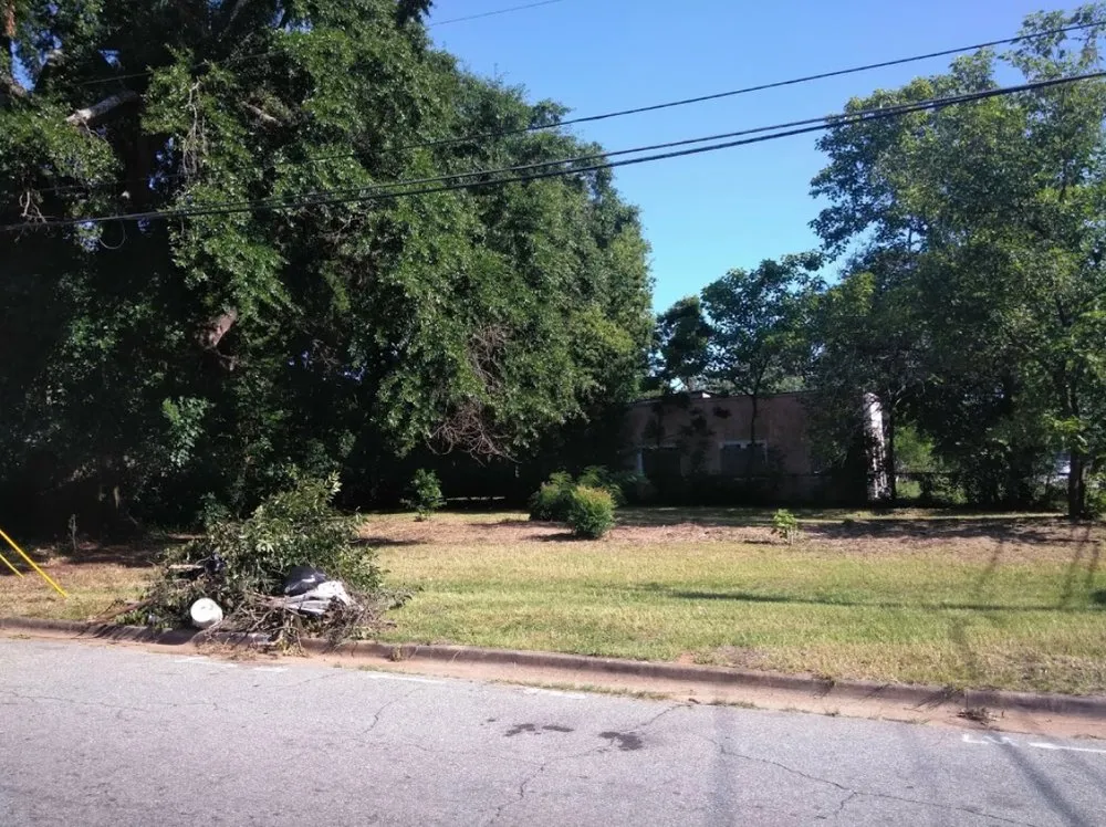 Reliable yard cleanup service in Columbus, GA by Step Above Creationz