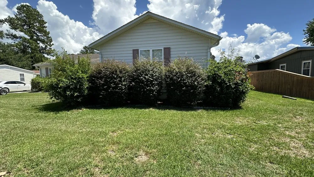 Top-rated yard cleanup service with custom design in Summerville, SC by Steph & Paul Lawn Care Service