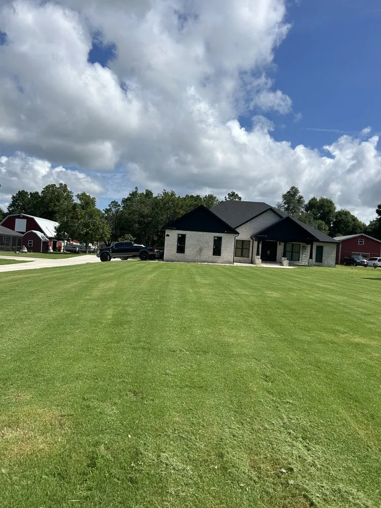 Custom lawn care service experts serving Milton, FL - Stephen Fredrickson Landscaping And Outdoor Services