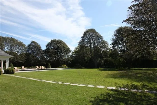 Custom lawn care service in Speonk, NY by Sterling Tree & Lawn Service