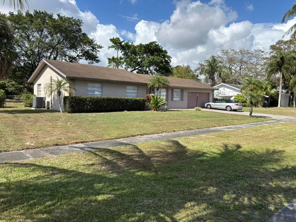 Top-rated landscape design for year-round maintenance across Greenacres, FL - Stern Lawn Company