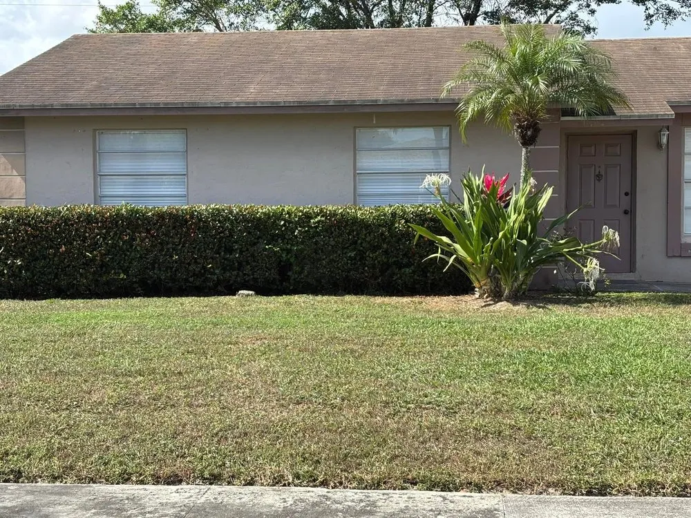 Custom lawn care service with custom design in Greenacres, FL by Stern Lawn Company