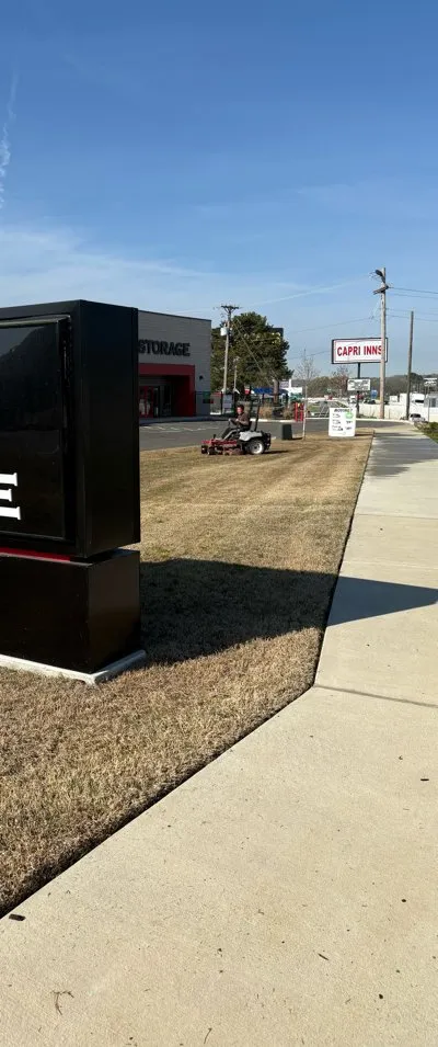 Custom lawn mowing service experts serving Hot Springs, AR - Steve Lawn Care Service