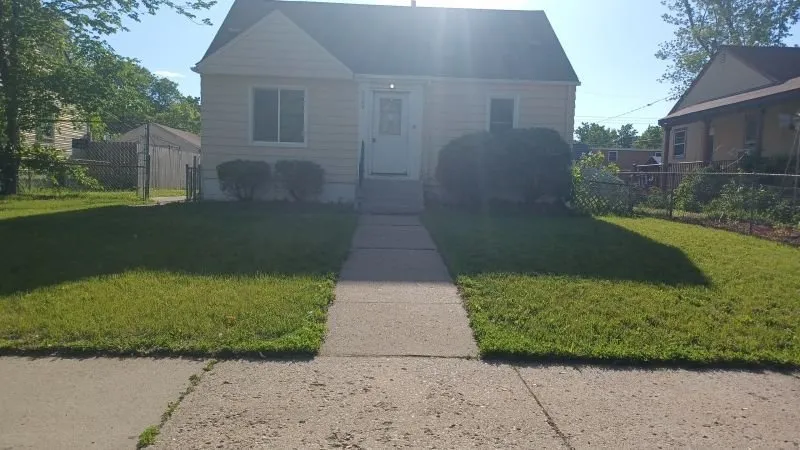 Reliable yard maintenance for year-round maintenance across Minneapolis, MN - Steven Lawn care