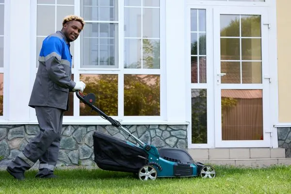 Steven's Landscaping Logo