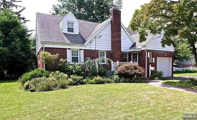 Custom garden landscaping with custom design across Stafford, VA - Stevens Lawn Care