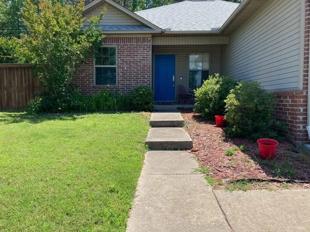 Local lawn mowing service in Little Rock, AR - Steven's Lawn Maintenance