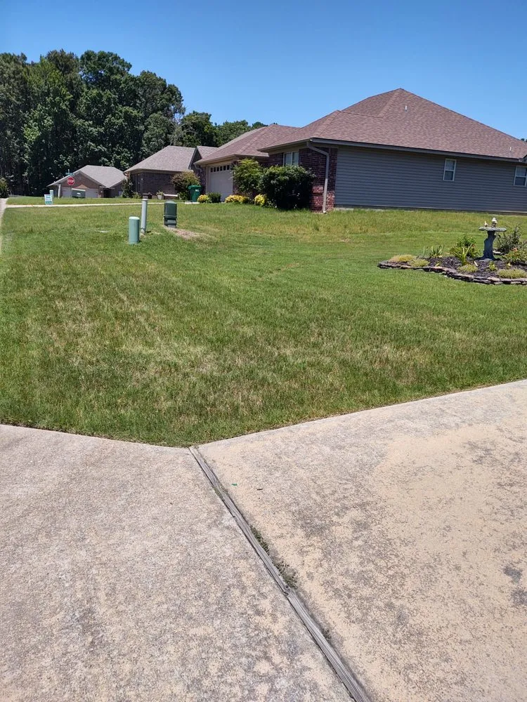 Trusted lawn mowing service in Little Rock, AR - Steven's Lawn Maintenance