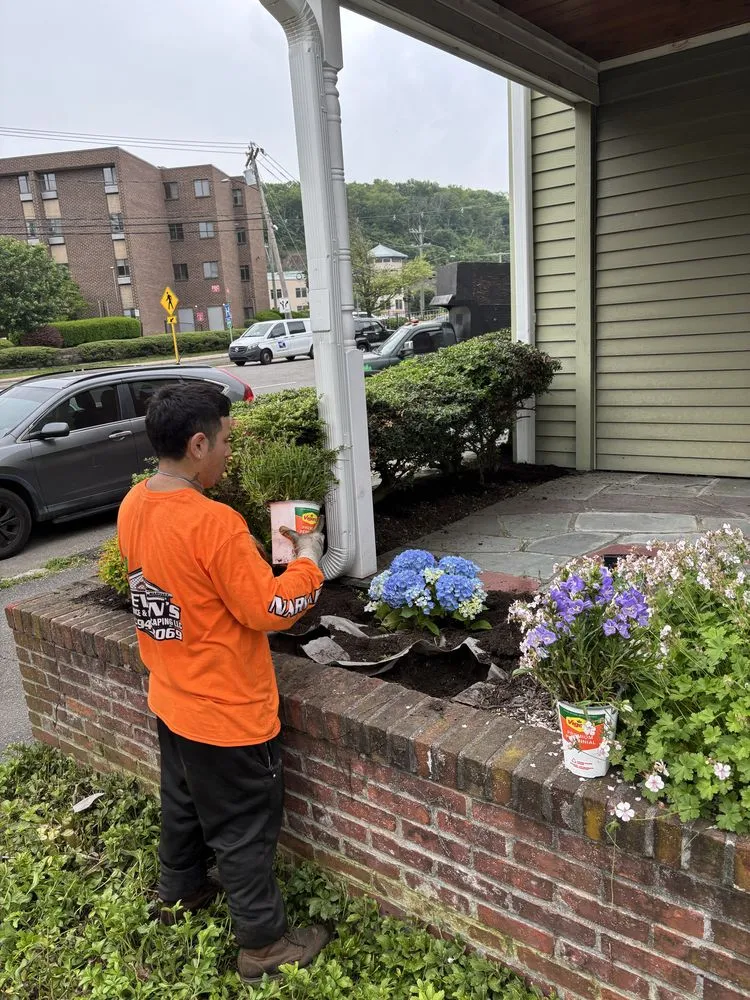 Expert lawn mowing service experts serving Danbury, CT - Steven’s Tree Service & Landscaping