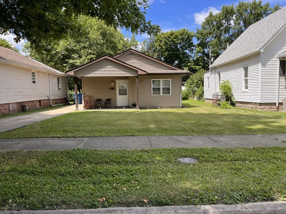 Expert residential landscaping in Springfield, IL by Stevenson Lawn & Hauling