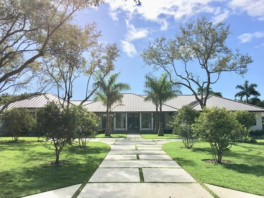 Local yard cleanup service for beautiful yards in Davie, FL by Steve's Tree & Landscape - Broward