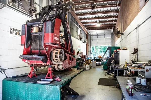 STI Turf Care Equipment Logo