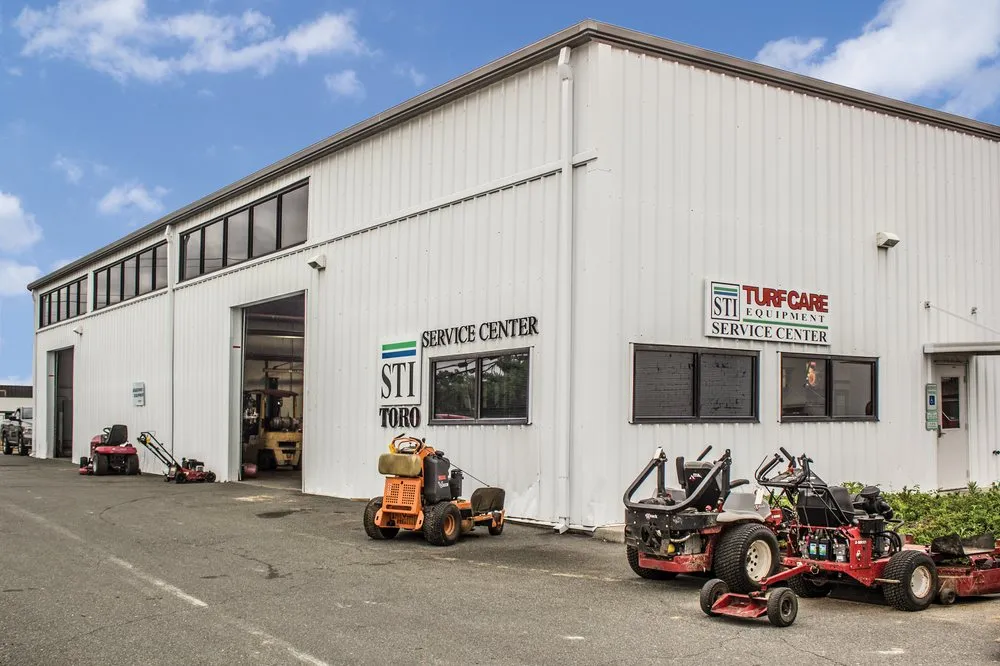 Professional residential landscaping in Richmond, VA by STI Turf Care Equipment