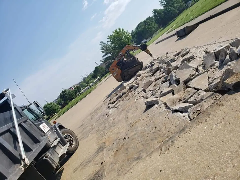 Top-rated yard cleanup service in Fenton, MO - STL Concrete And Landscaping