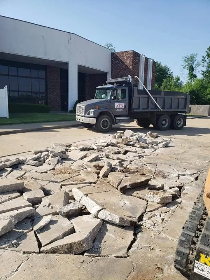 Custom yard maintenance experts serving Fenton, MO - STL Concrete And Landscaping