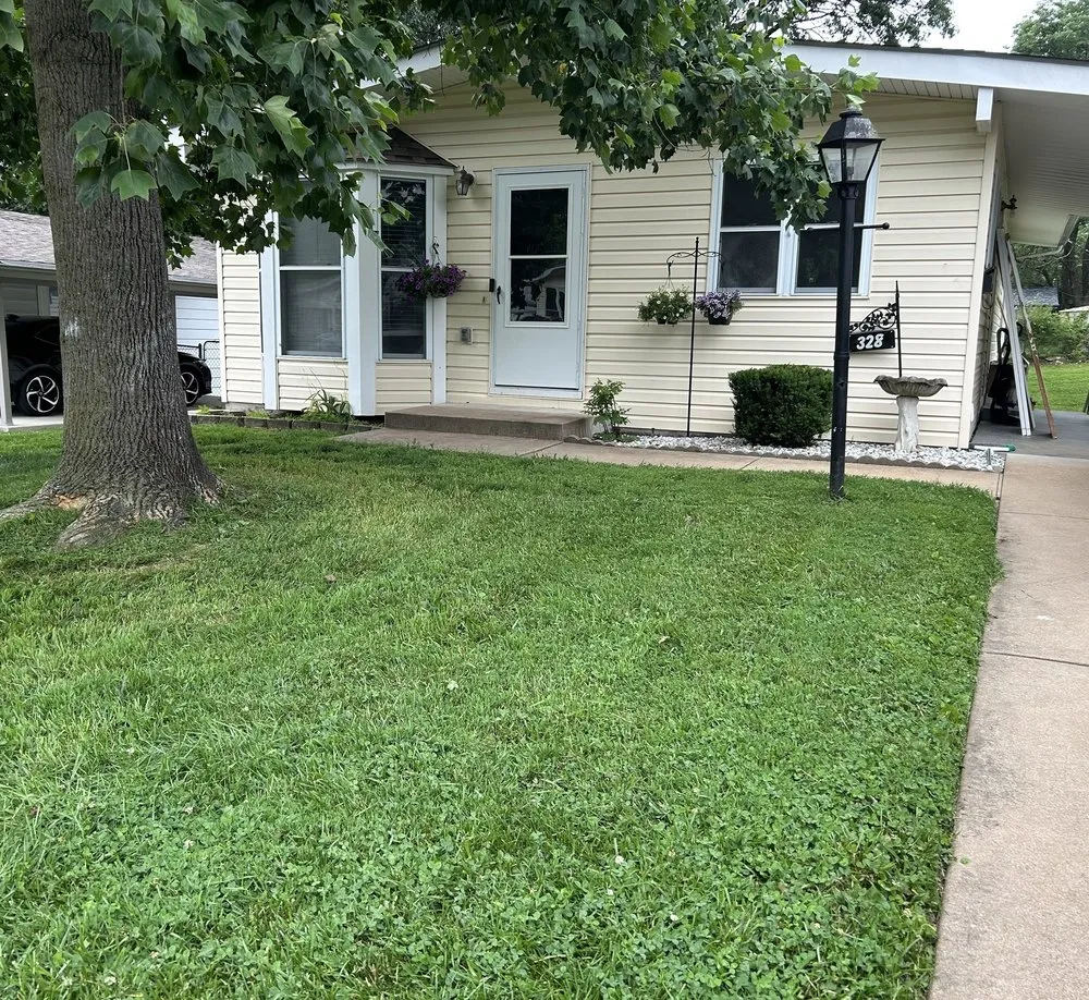 Local lawn mowing service experts serving Berkeley, MO - Stl Gold Lawncare & Landscape