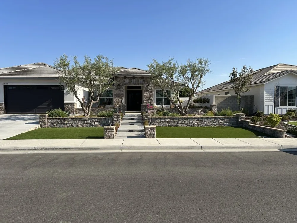 Reliable lawn care service experts serving Bakersfield, CA - Stockdale Landscape