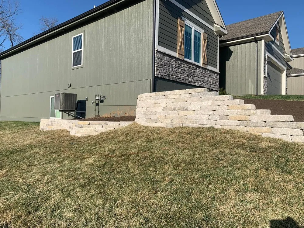 Top-rated lawn mowing service experts serving Lee's Summit, MO - Stockdale Outdoors