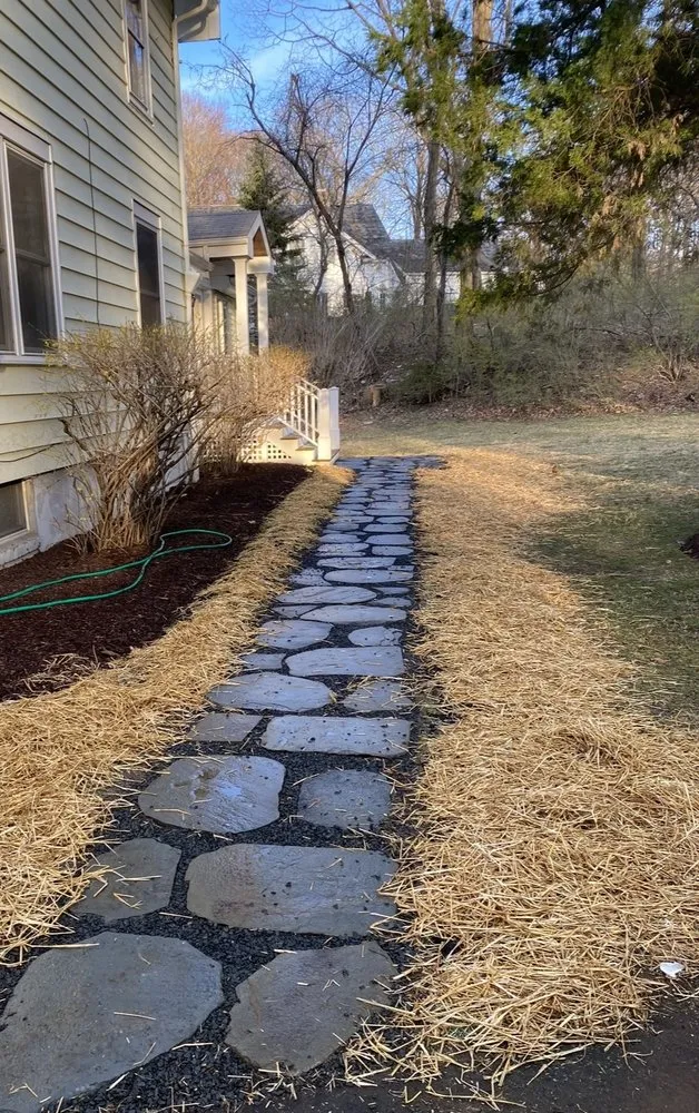 Top-rated lawn care service for residential properties in Darien, CT by Stone Bridge
