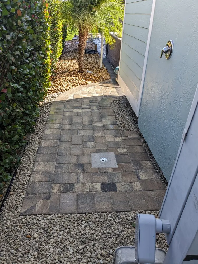 Reliable yard maintenance for homes in Okeechobee, FL by Stone Craft