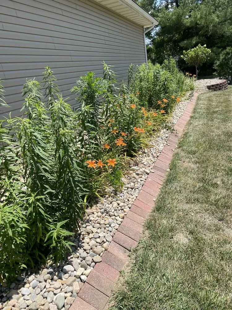 Top-rated yard cleanup service experts serving Edwardsville, IL - Stone Landscaping