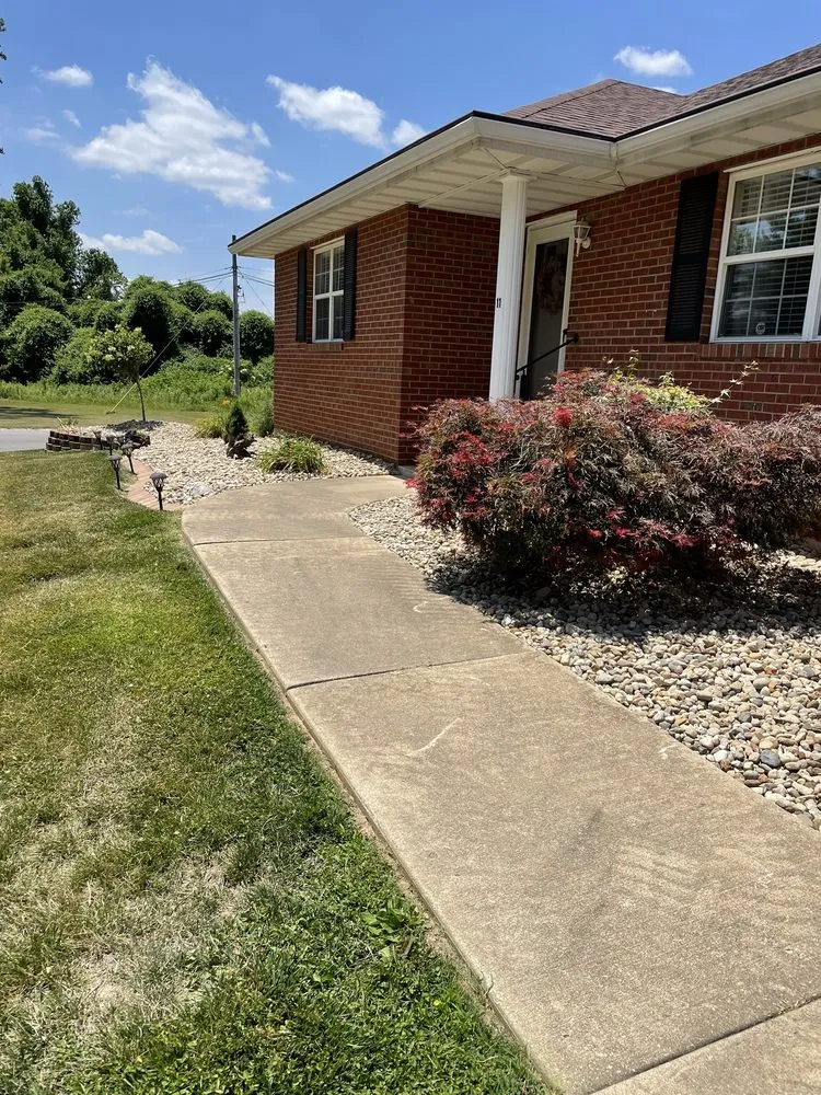 Top-rated yard maintenance for year-round maintenance across Edwardsville, IL - Stone Landscaping