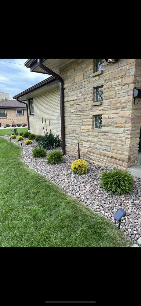 Reliable landscape installation for year-round maintenance in Cudahy, WI by Stone Oak Landscapes