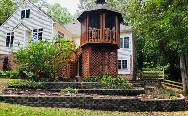 Stone River Landscapes Logo