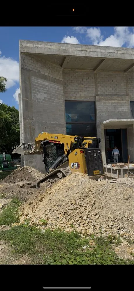 Trusted yard maintenance in Miami, FL by Stones Throw